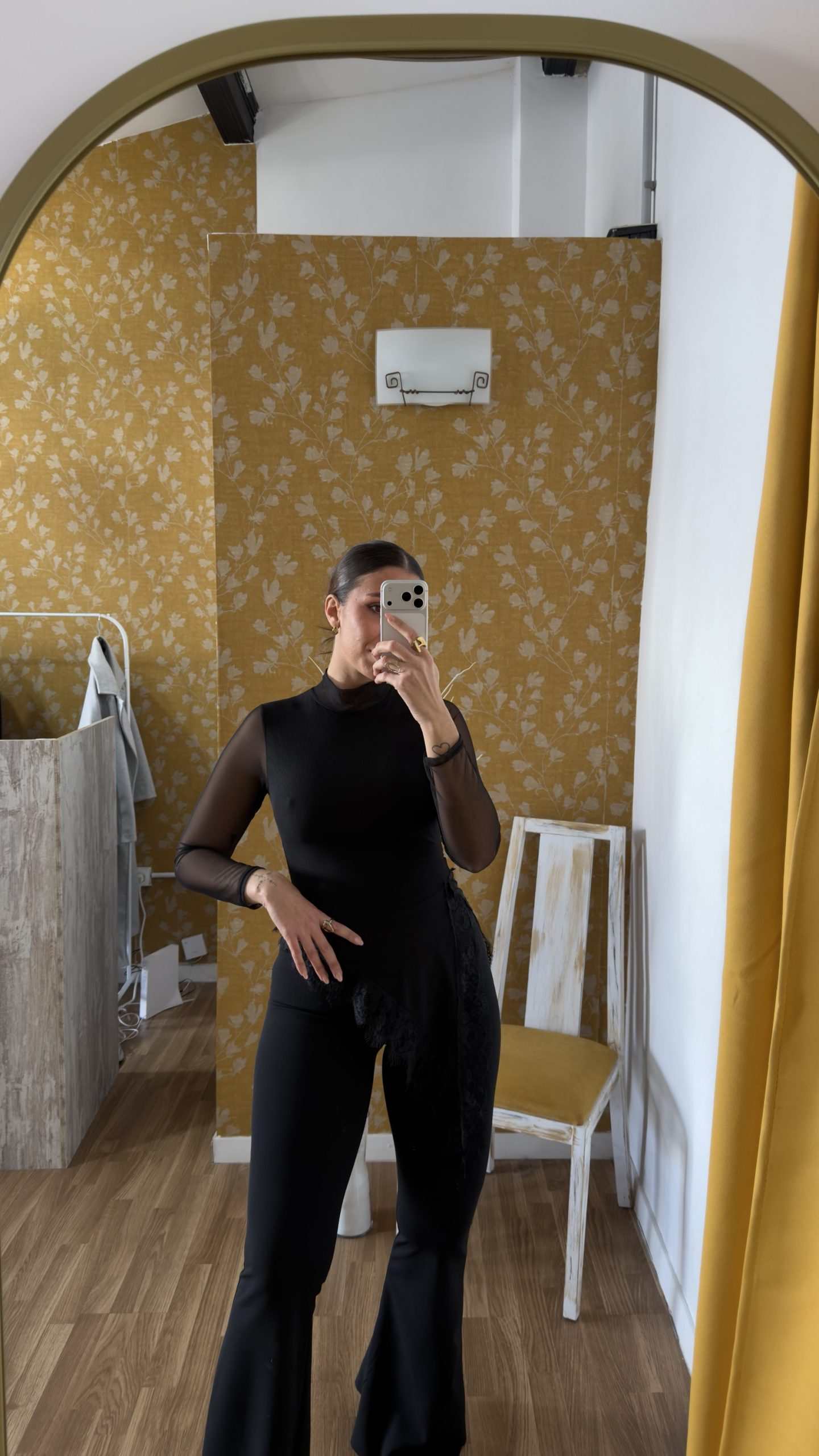 Top encaje negro