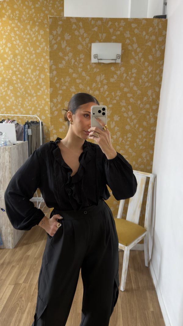 Blusa volante negra