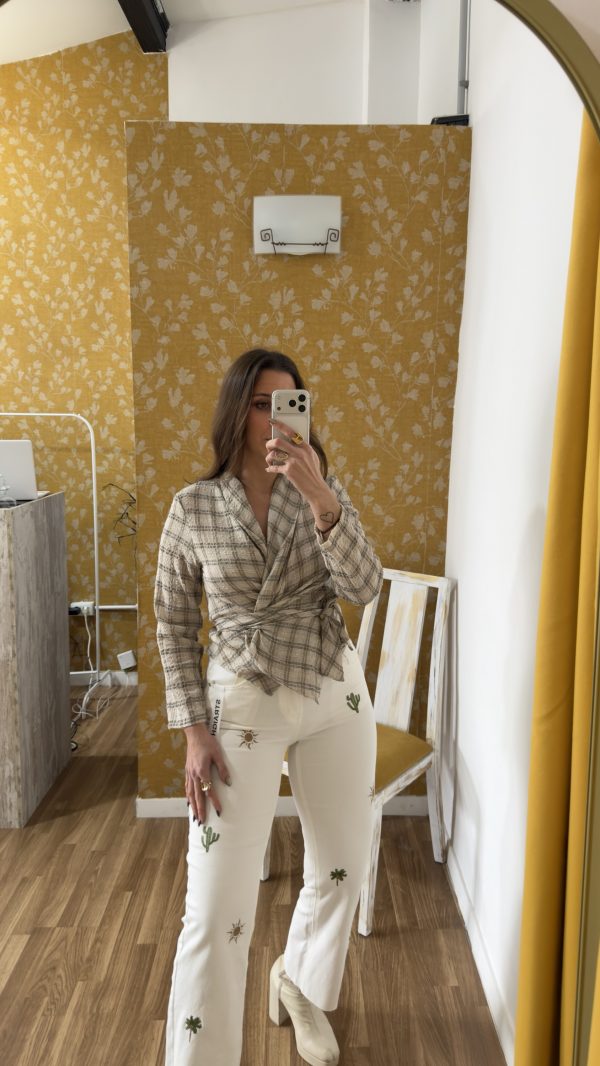 Jeans blanco bordado