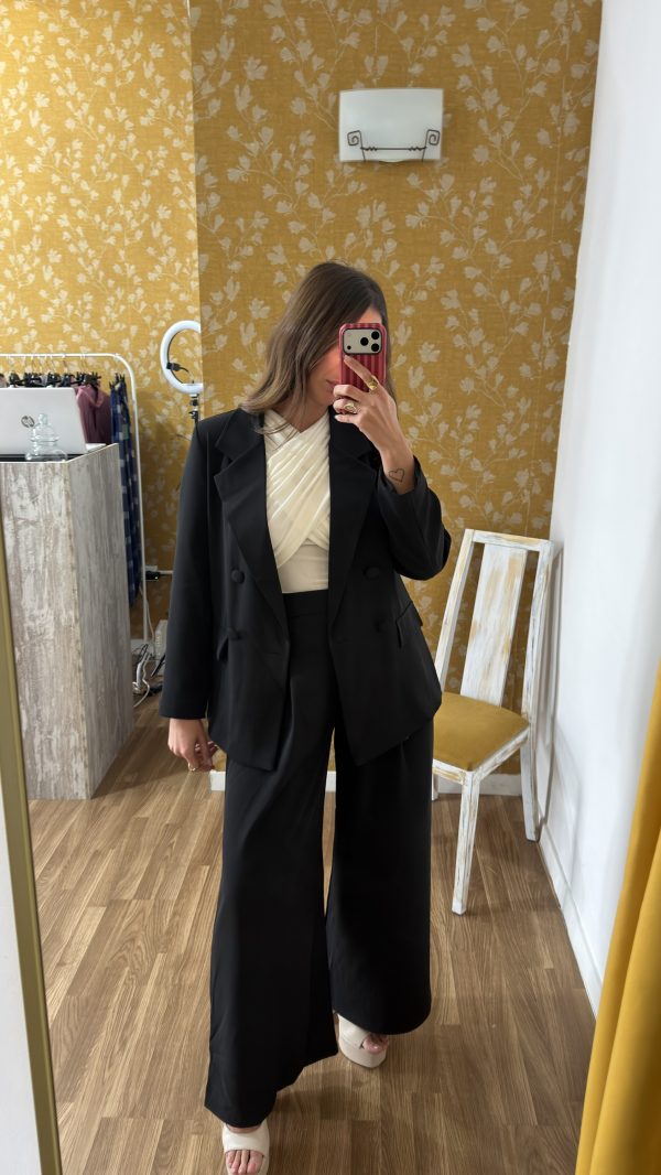 Traje fluido negro