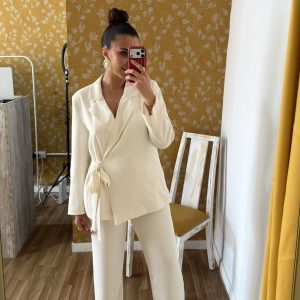 Traje lazo blanco roto