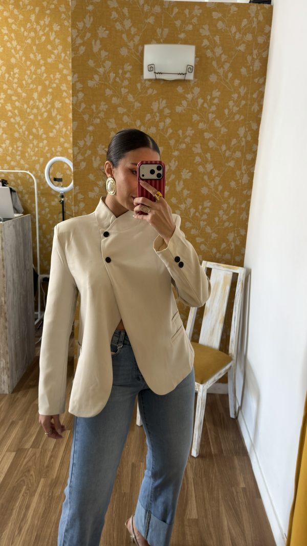 Blazer cruzada crema