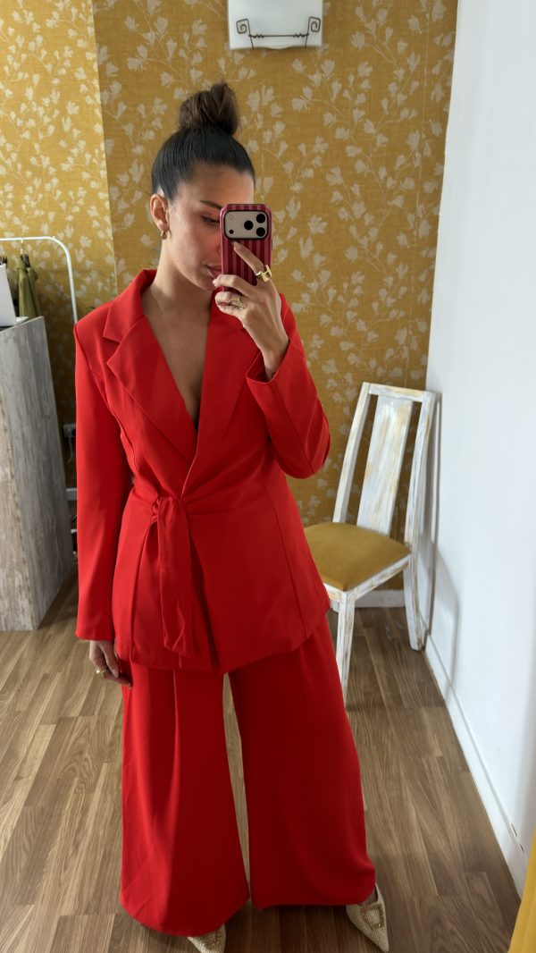 Traje cruzado rojo