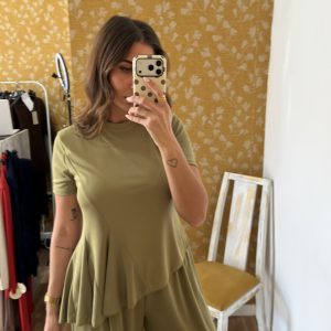 Conjunto asimétrico verde