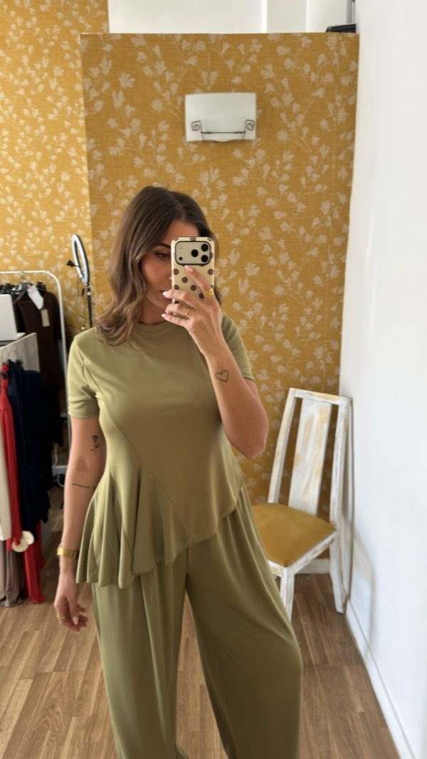 Conjunto asimétrico verde