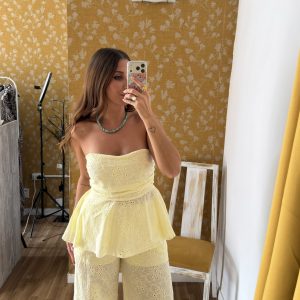 Conjunto perforado amarillo