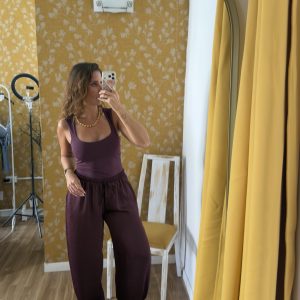 Pantalón satén vino