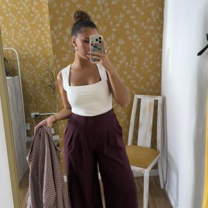 Pantalón pinzas vino